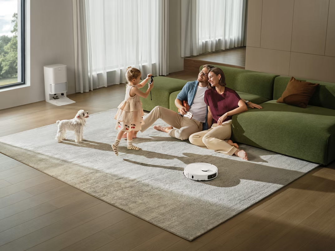 Best Self-Emptying Robot Vacuum for Pet Hair 2026: MOVA's Hands-Free Revolution